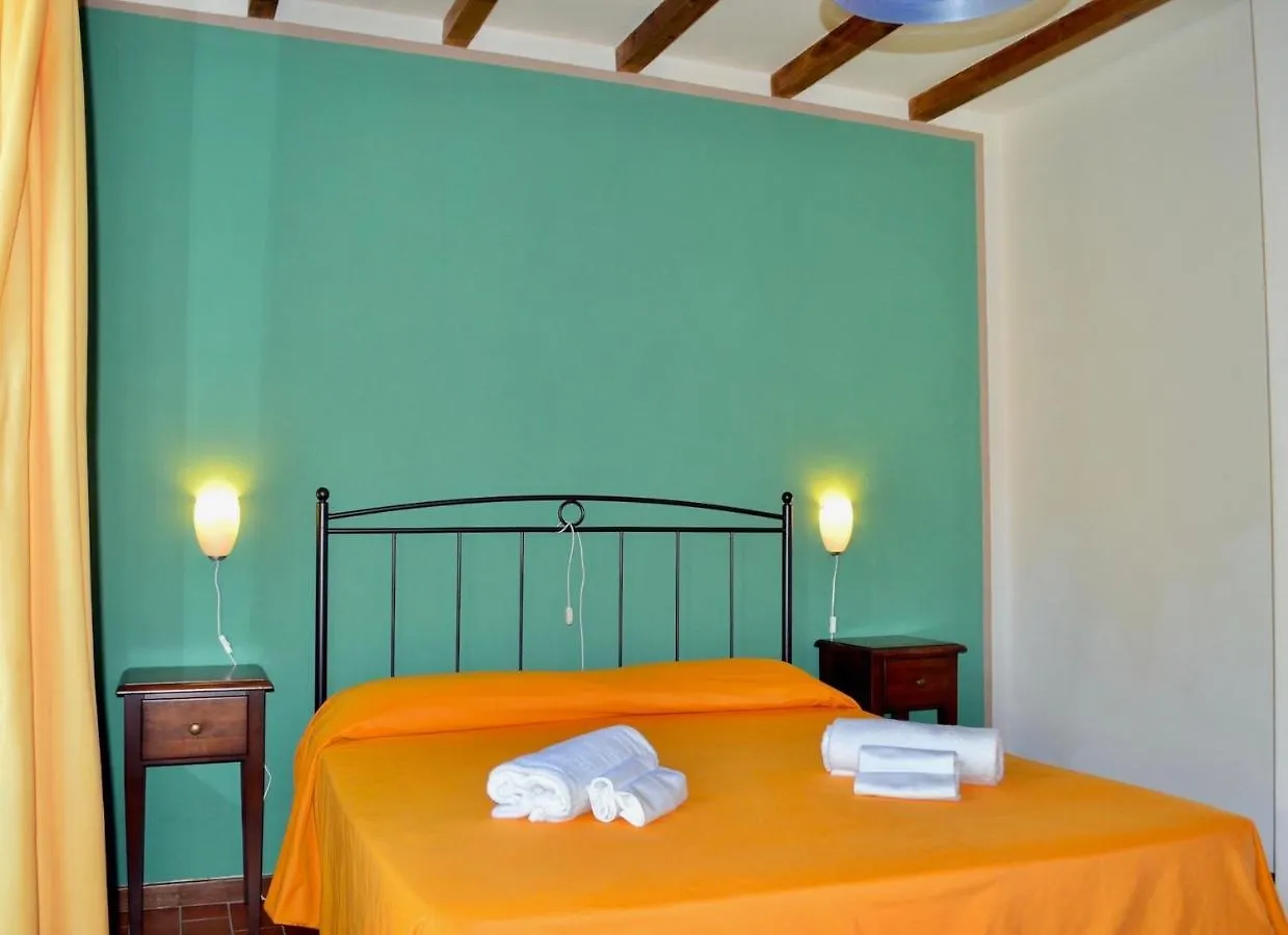 Apartments 4 Beds, Ground Floor With Private Outdoor Area, In Residence With Swimming-Pool Campiglia Marittima
